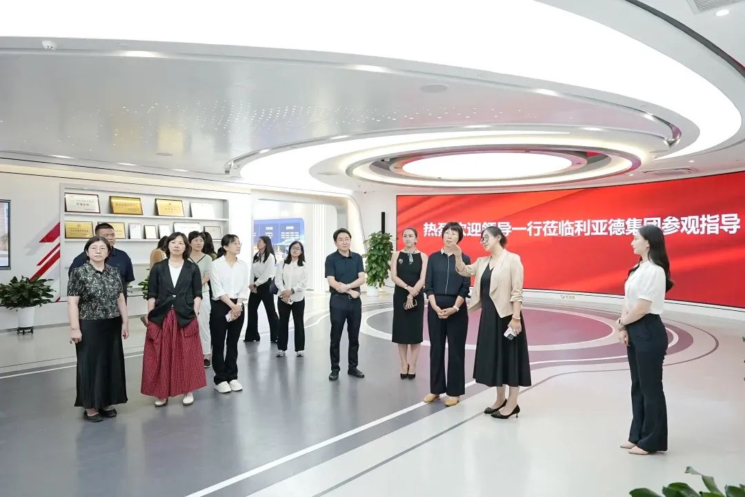 北京市统计局局长李素芳一行莅临太阳成tyc7111cc官网调研指导